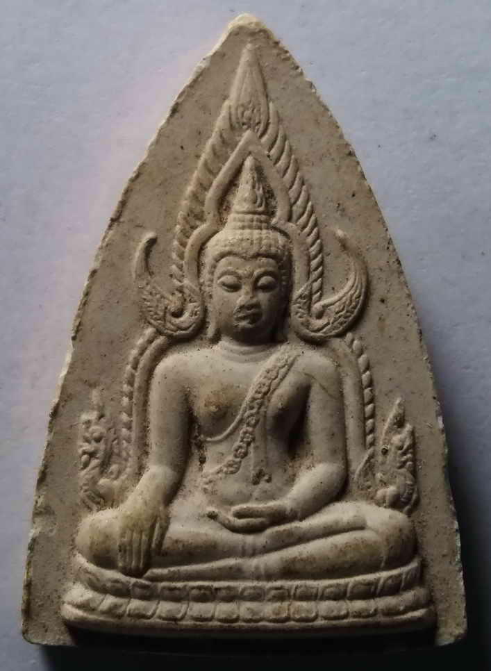 30 บาท พระพุทธชินราชเนื้อผง รุ่นมงคลแผ่นดินดี สร้างปี 2551 กดโค๊ตจมลงไปในเนื้อพระ และด้านข้างปั๊มตรา