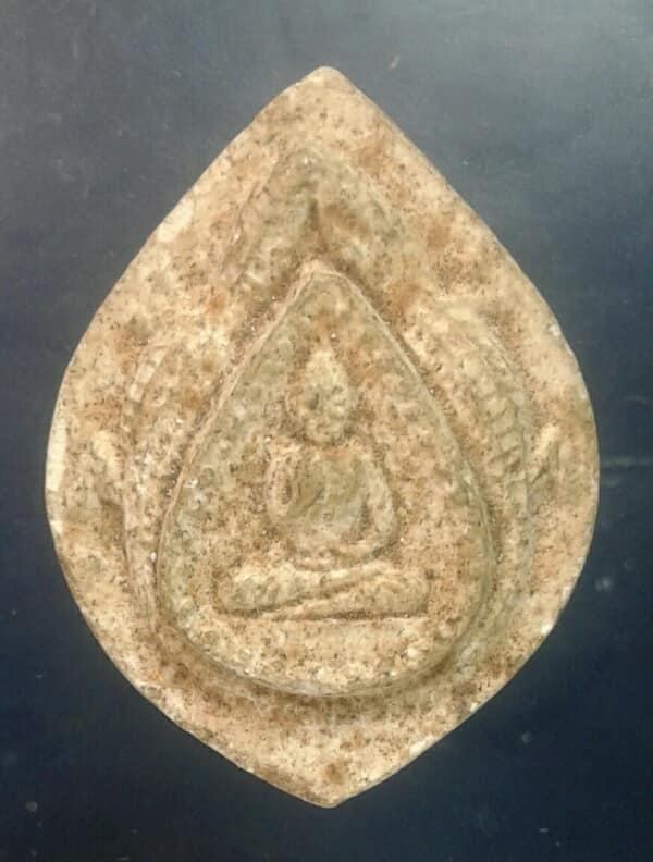 พระเนื้อผง    ไม่ทราบวัดที่สร้าง   เคาะเดียวครับ
