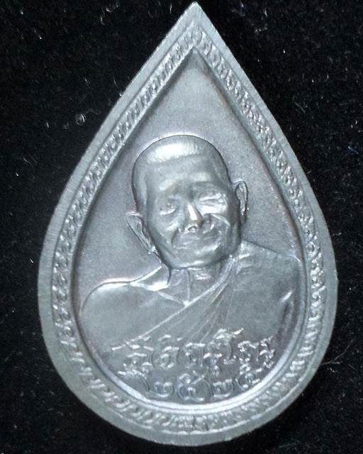ปี 2525 เหรียญหยดน้ำหลังพระพุทธ หลวงปู่แหวน สุจิณฺโณ วัดดอยแม่ปั๋ง อ.พร้าว จ.เชียงใหม่