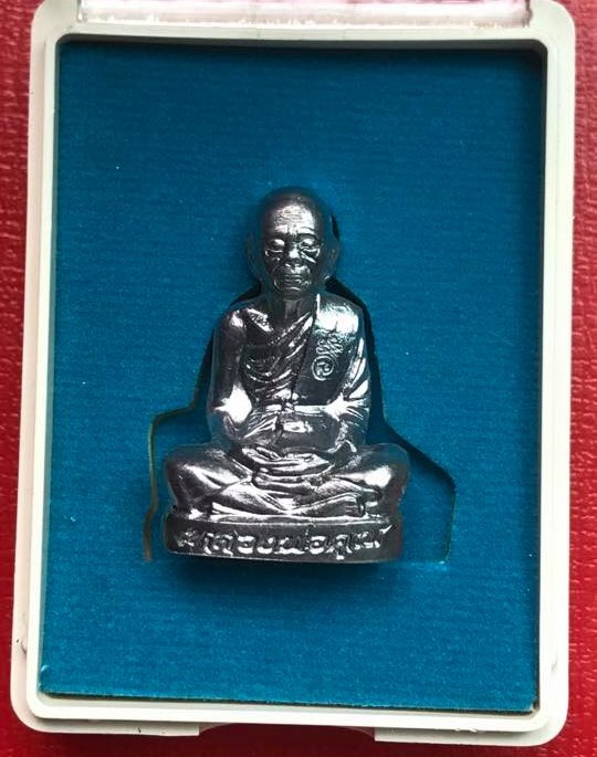 ***โค๊ตทองคำ***รูปเหมือนปั๊ม หลวงพ่อคูณ ปริสุทโธ รุ่นปาฎิหาริย์ EOD เนื้อตะกั่วผสมดีบุก ปี2556