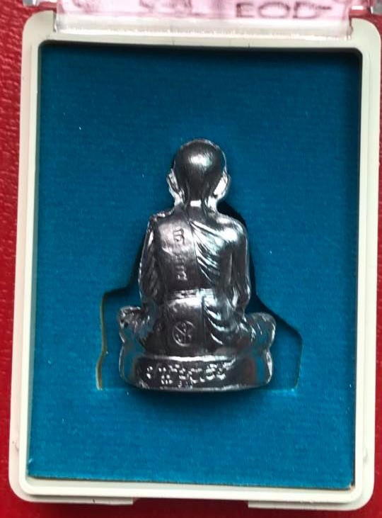 ***โค๊ตทองคำ***รูปเหมือนปั๊ม หลวงพ่อคูณ ปริสุทโธ รุ่นปาฎิหาริย์ EOD เนื้อตะกั่วผสมดีบุก ปี2556