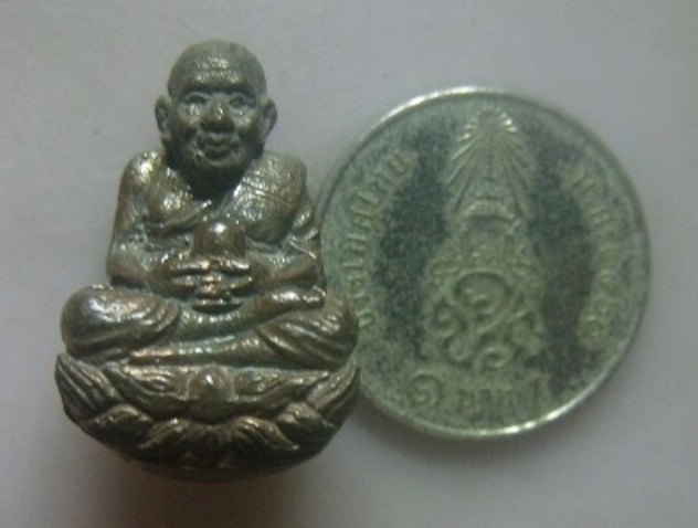 **วัดใจ**หลวงปู่ทวดพิมพ์เปิดโลกเหวี่ยงมือ เนื้อนวะ ลป.ทิม วัดพระขาว รุ่นทรัพย์เศรษฐี ปี ๒๕๔๐**สวยๆ