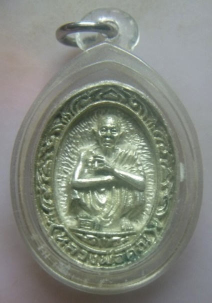 **วัดใจ**เหรียญหล่อหลวงพ่อคูณ วัดบ้านไร่ รุ่นอนุสรณ์คูณพันล้าน เสาร์๕ ปี ๒๕๓๗**เนื้อเงิน ตอกโค้ด สวย