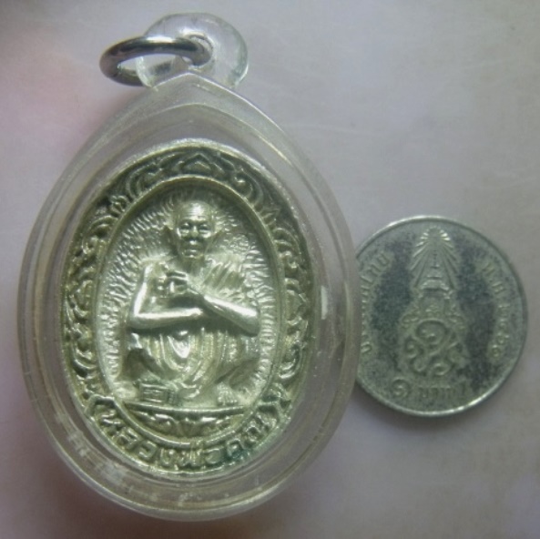 **วัดใจ**เหรียญหล่อหลวงพ่อคูณ วัดบ้านไร่ รุ่นอนุสรณ์คูณพันล้าน เสาร์๕ ปี ๒๕๓๗**เนื้อเงิน ตอกโค้ด สวย