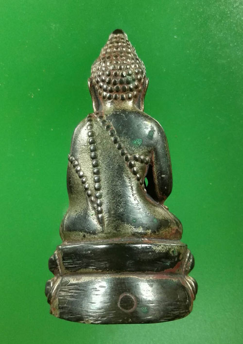 พระกริ่่งนเรศวรเพ็ชรกลับ เนื้อนวะโลหะ ปี 2544 ทภ.3 พิษณุโลก ผิวน้ำทองทั่วองค์ กริ่งดัง เลข 3218