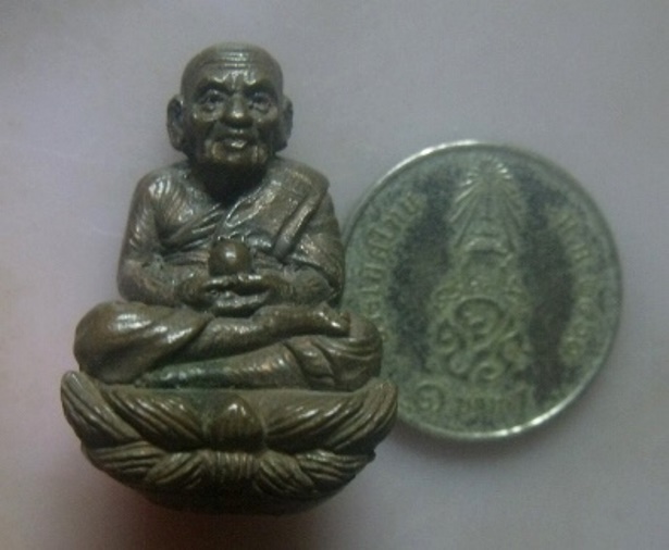 **วัดใจ**หลวงปู่ทวดพิมพ์เปิดโลกเหวี่ยงมือ เนื้อนวะ ลป.ทิม วัดพระขาว รุ่นทรัพย์เศรษฐี ปี ๒๕๔๐**สวยๆ