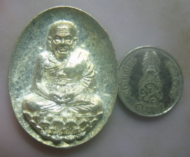 **วัดใจ**เหรียญหลังเต่าหลวงปู่ทวดนั่งบัว เปิดโลก สมเด็จพระญาณสังวร วัดบวรฯ ปี ๒๕๓๖**กะไหล่เงิน สวยๆ
