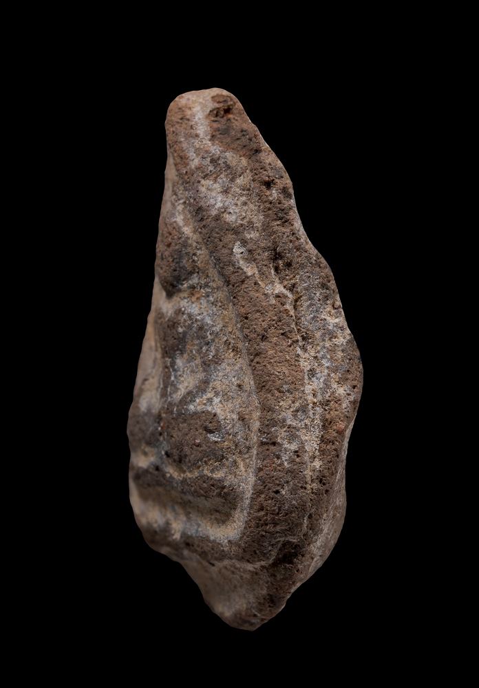 พระนางกำแพง พิมพ์กลีบบัว เนื้อดิน กรุเจดีย์กลางทุ่ง จ.กำแพงเพชร พร้อมบัตรรับรอง