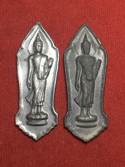 พระยี่สิบห้าศตวรรษ สององค์ เคาะเดียวแดง