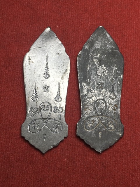 พระยี่สิบห้าศตวรรษ สององค์ เคาะเดียวแดง