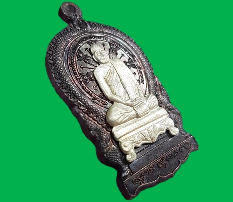 เหรียญสมเด็จญาณสังวร สมเด็จพระสังฆราช วัดบวรนิเวศวิหาร ทองแดงหน้าเงิน ตอกโค้ดหมายเลข 39 