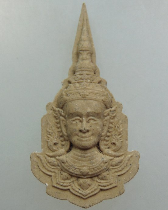 ๒๐ เศียรพระลักษณ์หน้าทอง 