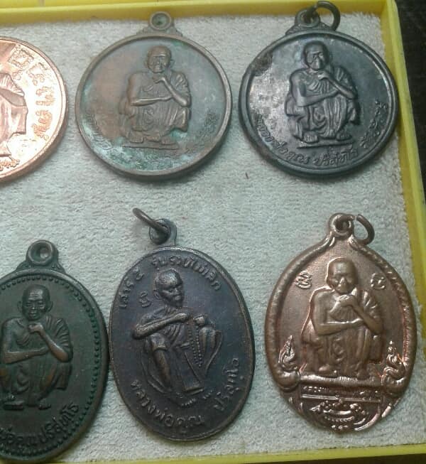 เหรียญหลวงพ่อคูณคละ จำนวน 10 เหรียญ  เคาะเดียวครับ 