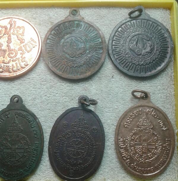 เหรียญหลวงพ่อคูณคละ จำนวน 10 เหรียญ  เคาะเดียวครับ 