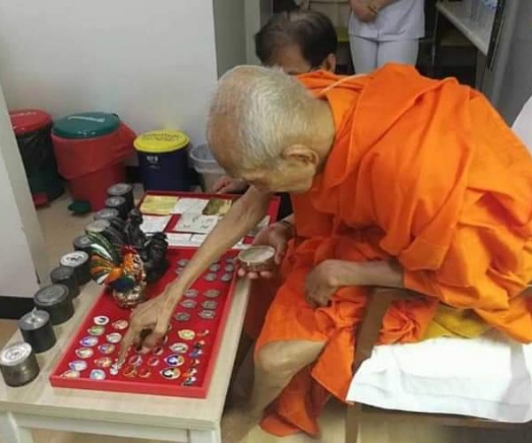 เหรียญหลวงพ่อรวย รุ่น รวย รวย เฮง เฮง วัดตะโกปี60 อยุธยา