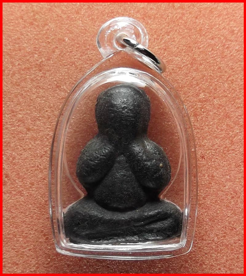 พระปิดตา หลวงตาวาส วัดสะพานสูง จ.นนทบุรี เนื้อผงพุทธคุณ พร้อมเลี่ยมสวยครับ