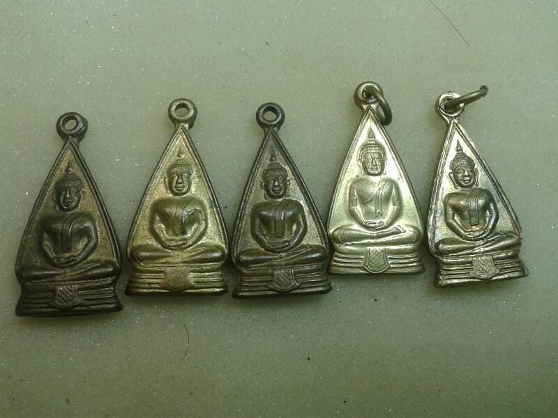 เหรียญหลวงพ่อโสธร ๕ องค์ เนื้อกะไหล่ทอง    เคาะเดียวครับ