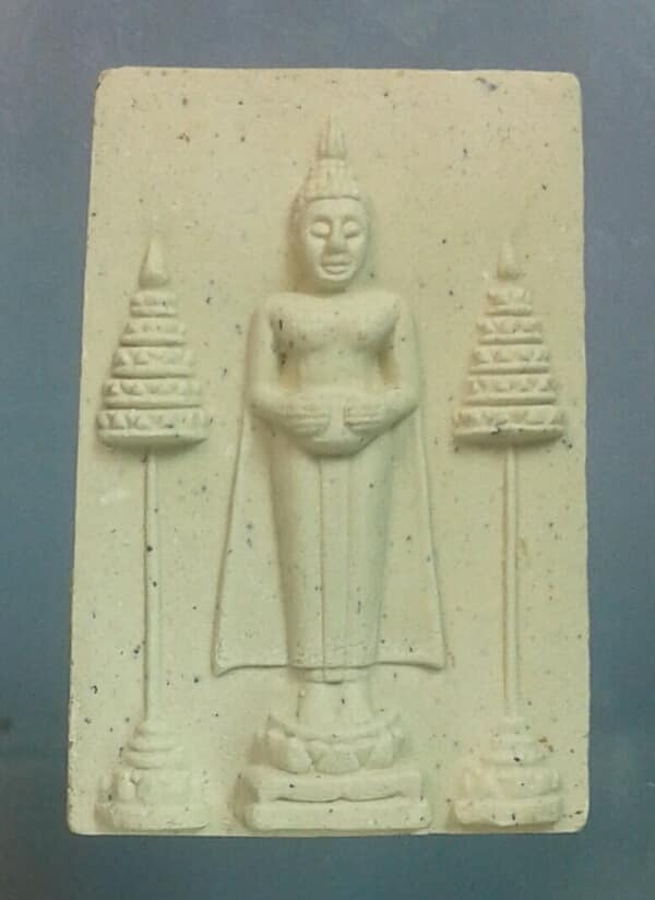 พระผงหลวงพ่อบ้านแหลม เคาะเดียวครับ