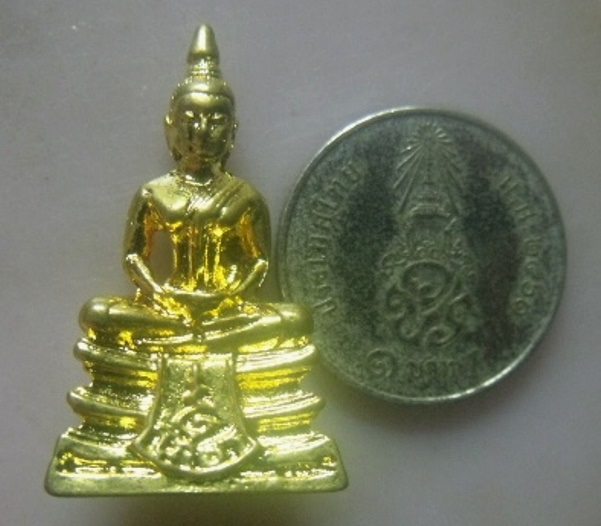**วัดใจ**รูปหล่อหลวงพ่อโสธร วัดโสธรวราราม จ.ฉะเชิงเทรา**กะไหล่ทอง สวยๆ เชิญชมครับ