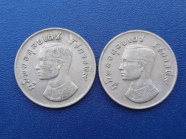 เหรียญ 1 บาท หลังครุฑ ปี 2517 ผ่านการใช้งาน คัดสวย รวม 2 เหรียญ ๑