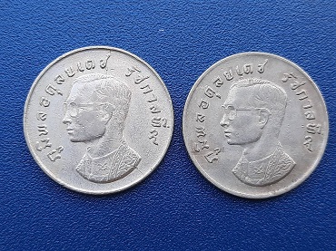เหรียญ 1 บาท หลังครุฑ ปี 2517 ผ่านการใช้งาน คัดสวย รวม 2 เหรียญ ๒