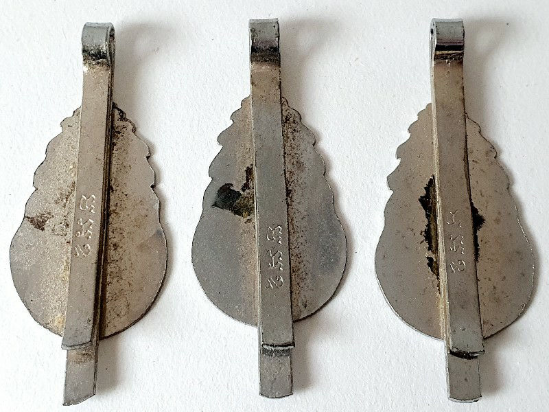 แหนบหลวงปู่ทอง วัดราชโยธา อาจารย์เจ็กสร้าง สภาพเก็บสวย พร้อมกัน 3 อัน