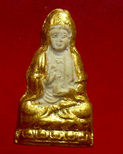 เจ้าแม่กวนอิมเนื้อผงปิดทอง วัดบวรนิเวศวิหาร สมเด็จพระญาณสังวร ทรงเมตตาอฐิษฐานจิตปี35 องค์ที่3