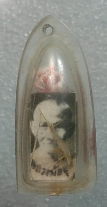 ภาพถ่ายพร้อมตะกรุด หลวงพ่อมุม วัดปราสาทเยอร์เหนือ ศรีษะเกษ  เคาะเดียวครับ 