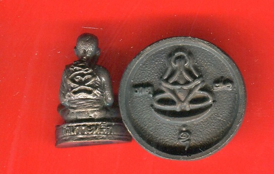 รูปหล่อสะท้านไตรภพ หลวงพ่อเกตุ วัดเกาะหลัก ปี ๓๖ + เหรียญล้อแม็ก หลังสุริยันจันทรา ปี 36