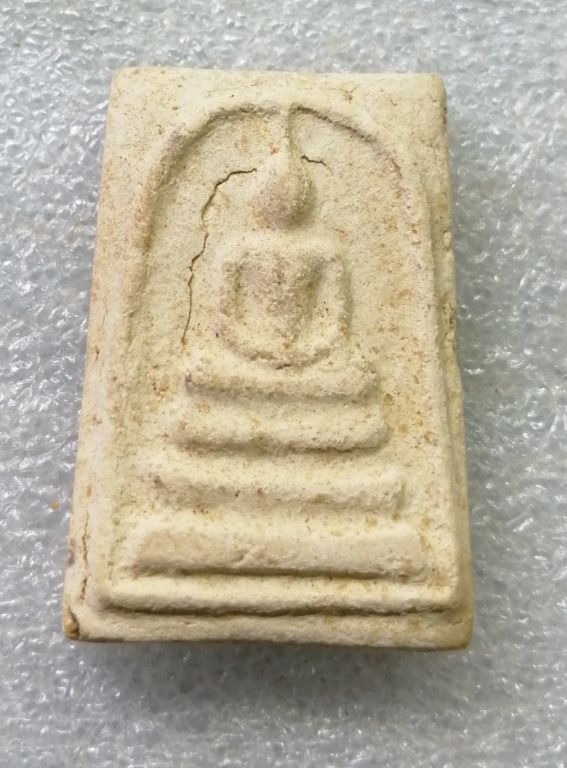 พระสมเด็จพิมพ์ใหญ่หลวงปู่ลำภูกรุตุ่มน้ำมนต์สวยๆครับ