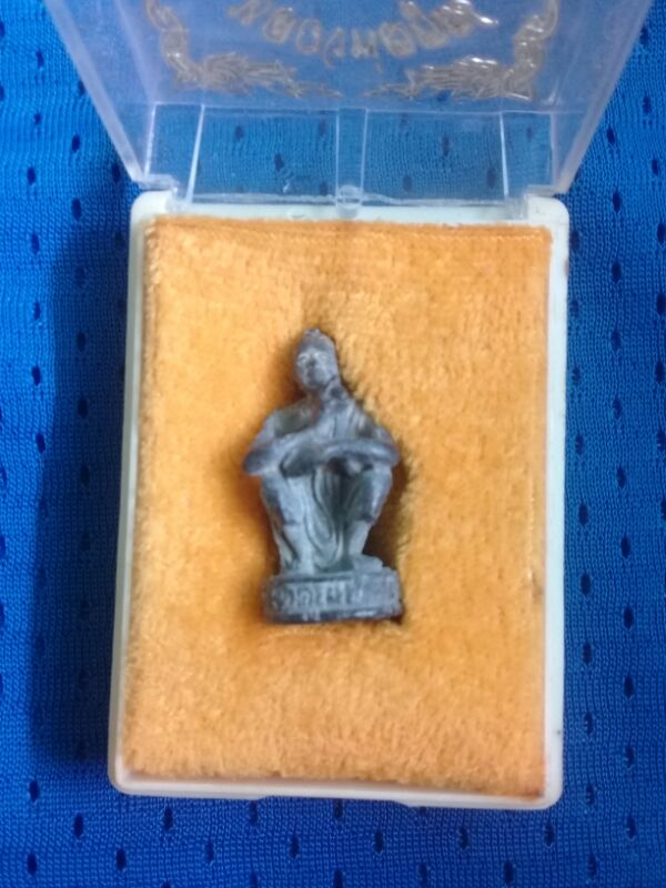 หลวงพ่อคูณ นั่งยอง