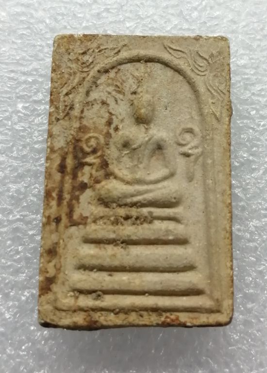 พระสมเด็จข้างยันต์หลังรูปเหมือนหลวงพ่อเงินสวยๆครับ