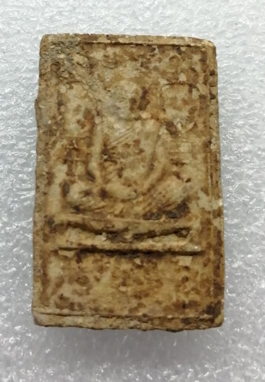 พระสมเด็จข้างยันต์หลังรูปเหมือนหลวงพ่อเงินสวยๆครับ