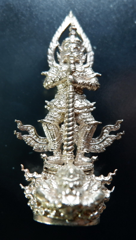 รูปหล่อท้าวเวสสุวรรณ หลวงพ่อสนั่น วัดนารายณ์ทรงธรรม จ.ลพบุรี รุ่น ธเนศวรจอมราชันย์ เนื้ออัลปาก้า