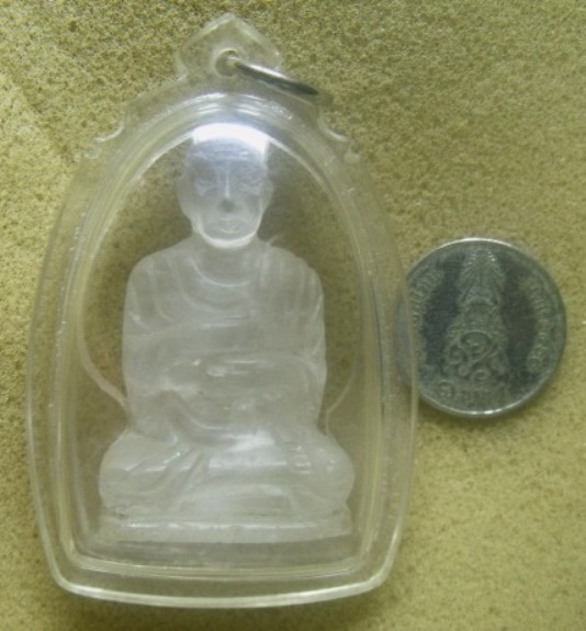 **วัดใจ**รูปเหมือนสมเด็จพระพุฒาจารย์โต เนื้อหินเขี้ยวหนุมานแกะ เก่าๆ ไม่ทราบที่**เลี่ยมเก่าพร้อมใช้