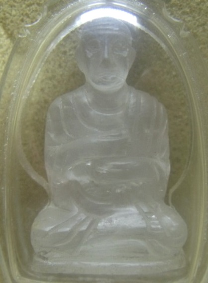 **วัดใจ**รูปเหมือนสมเด็จพระพุฒาจารย์โต เนื้อหินเขี้ยวหนุมานแกะ เก่าๆ ไม่ทราบที่**เลี่ยมเก่าพร้อมใช้