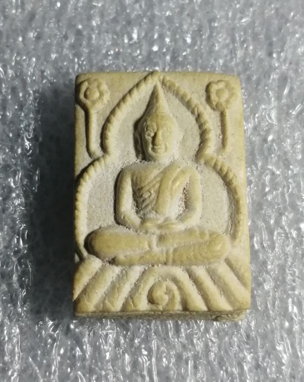 พระผงวัดอัมพะวัน​ อ.สองพี่น้อง​ จ.สุพรรณบุรีสวยๆครับ