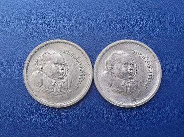 เหรียญ 5 บาท ร.9 พิธีสมโภชเดือนและขึ้นพระอู่ฯ ปี 2522 ผิวเดิม สวยๆ รวม 2 เหรียญ