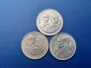เหรียญ 20 บาท ร.9 ไม่ผ่านการใช้งาน สวยๆ รวม 3 เหรียญ๗