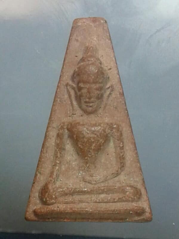 พระเนื้อดินหลังยันต์    ไม่ทราบที่   เคาะเดียวครับ