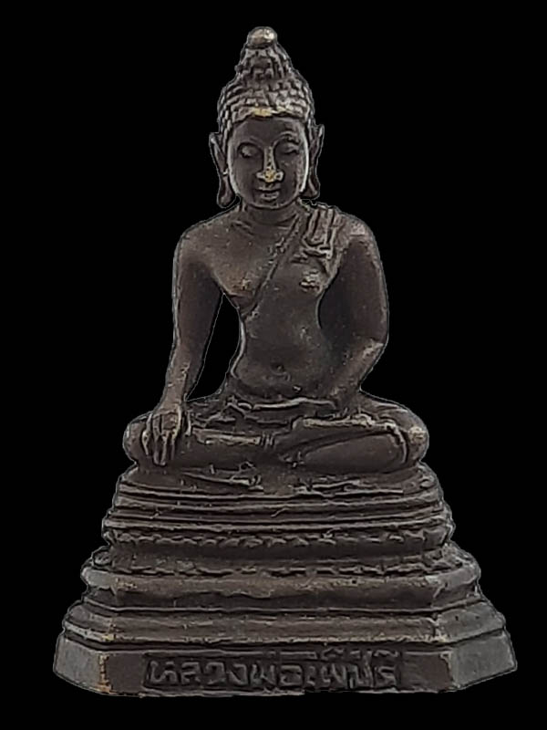 พระรูปหล่อหลวงพ่อเพ็ชร์ วัดท่าถนน จ.อุตรดิตถ์