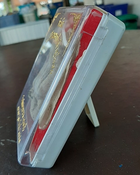 พระปิดตาจัมโบ้เนื้อผง ตะกรุดฝาบาตร หลังจารย์เปียก หลวงปู่เกลี้ยง วัดเนินสุทธาวาส ชลบุรี (ชุด3องค์)