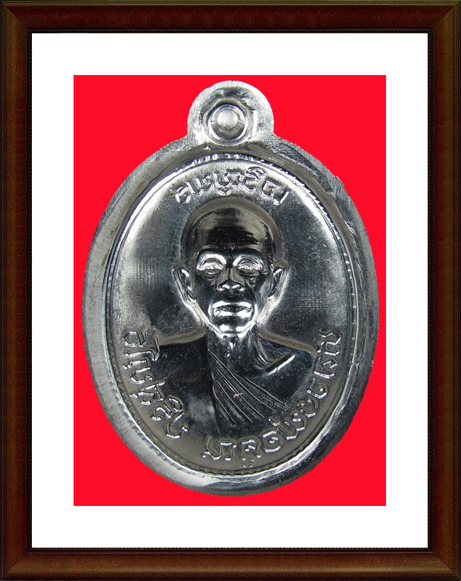 เจริญพร ๘๙ ครึ่งองค์เนื้อขาปิ่นโต ไม่ตัดปีก หลังแบบ เลข ๑o๖