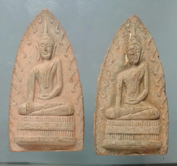 พระสรรเนื้อดินวัดทัพย่าน สรรบุรี ชัยนาท รุ่น๔๙ 2 องค์ เคาะเดียว