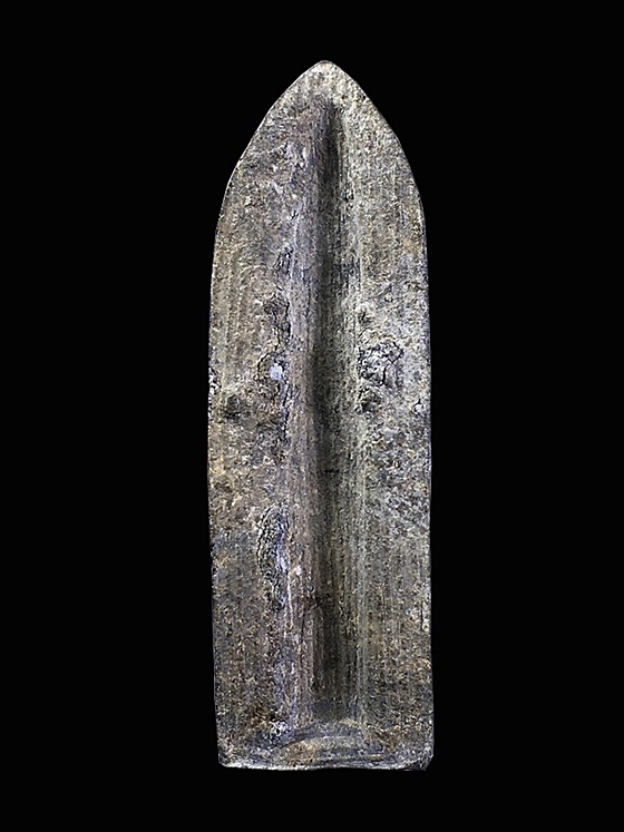 พระร่วงรางปืน วัดพระแท่นดงรัง ตะกั่วสนิมแดง กาญจนบุรี 