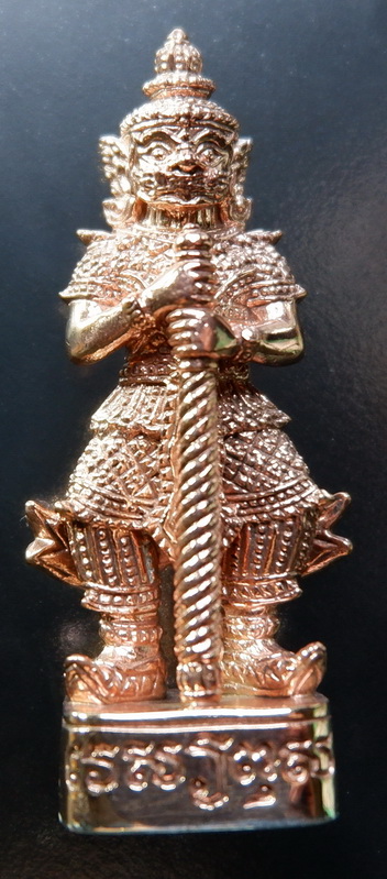รูปหล่อลอยองค์ท้าวเวสสุวรรณฯ วัดอรุณราชวราราม (วัดแจ้ง)เนื้อสตางค์แดง กรรมการ ขนาด 4 ซม.สวยครับ