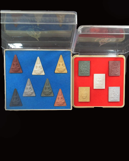   พระสมเด็จนางพญา สก. พร้อมชุดเทพมงคล ปี. ๒๕๔๗ ครบชุดพร้อมกล่องเดิม