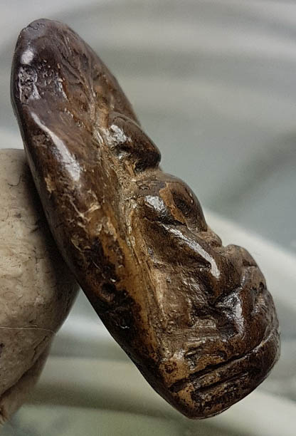 พระคงกรุเก่าองค์ใหญ่ โพธิ์เด้ง สภาพหักซ่อม เคลือบผิวพร้อมบัตรรับรองครับท่าน