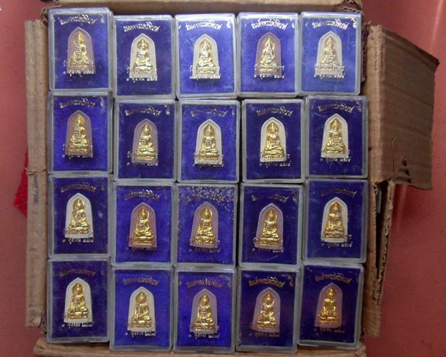 พระผงสมเด็จพระไพรีพินาศ ปิดทอง พระสมเด็จญาณสังวรฯ สมเด็จพระสังฆราช วัดบวรนิเวศวิหาร ชุด 100องค์เคาะเ