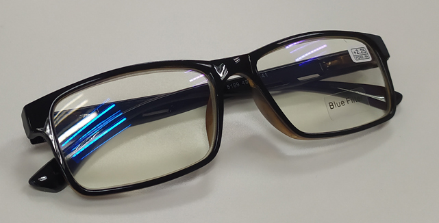 แว่นสายตายาว ตัดแสงสีฟ้า Blue Filter จากญี่ปุ่น ดีไซน์สวย ของใหม่ครับ เฟรมทูโทน/ขาสปริง น้ำหนักเบา